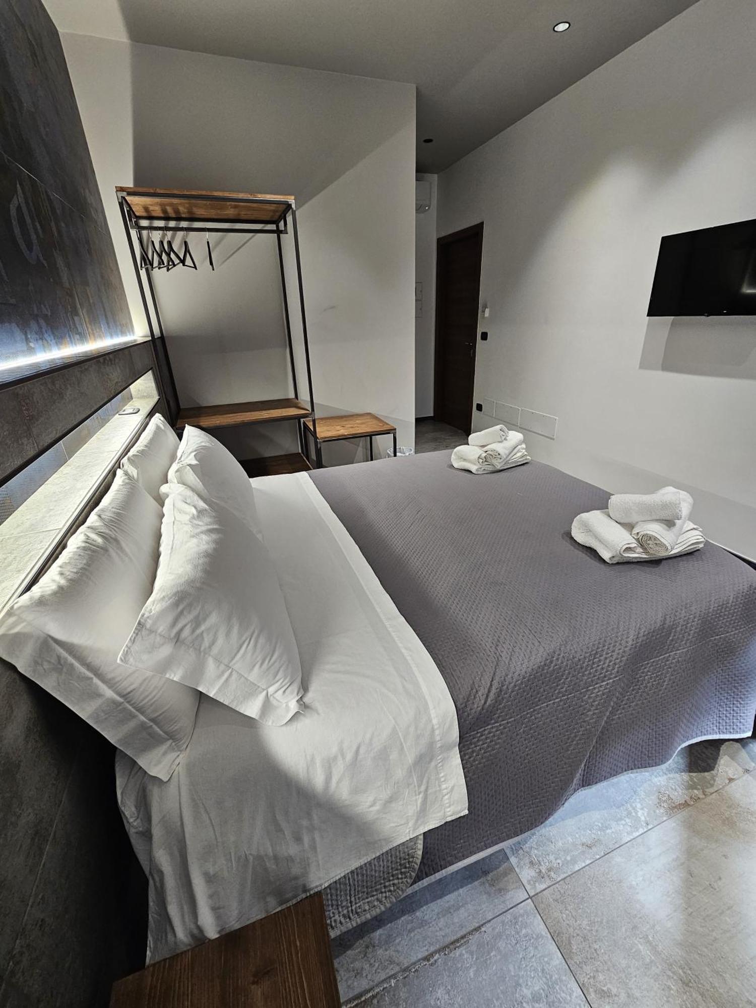 Binario1 Rooms 바를레타 외부 사진