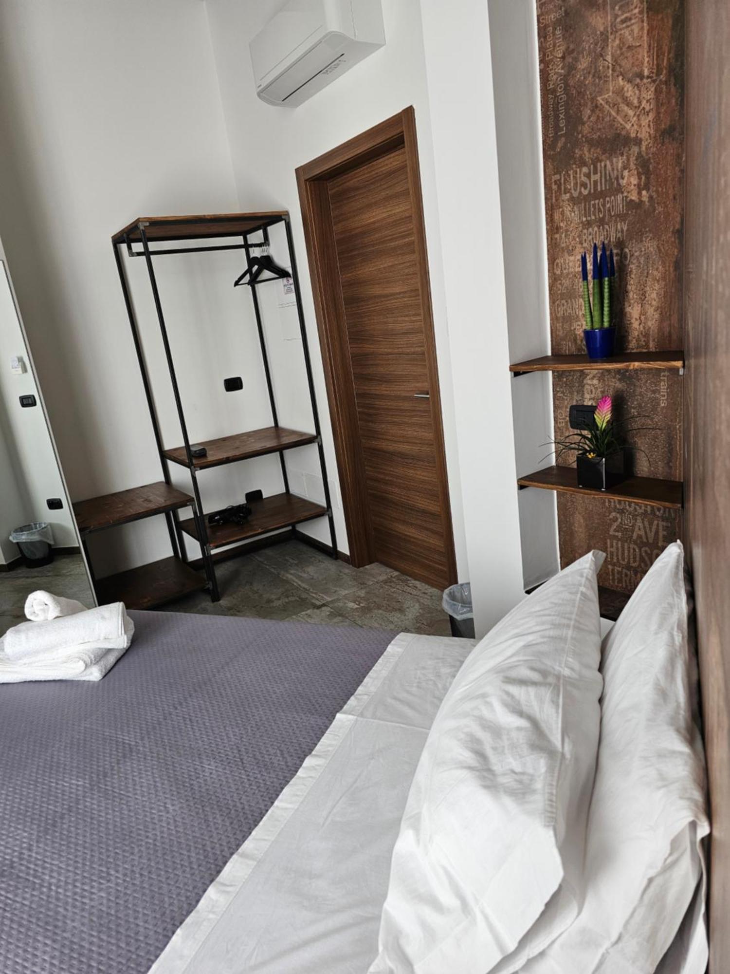 Binario1 Rooms 바를레타 외부 사진