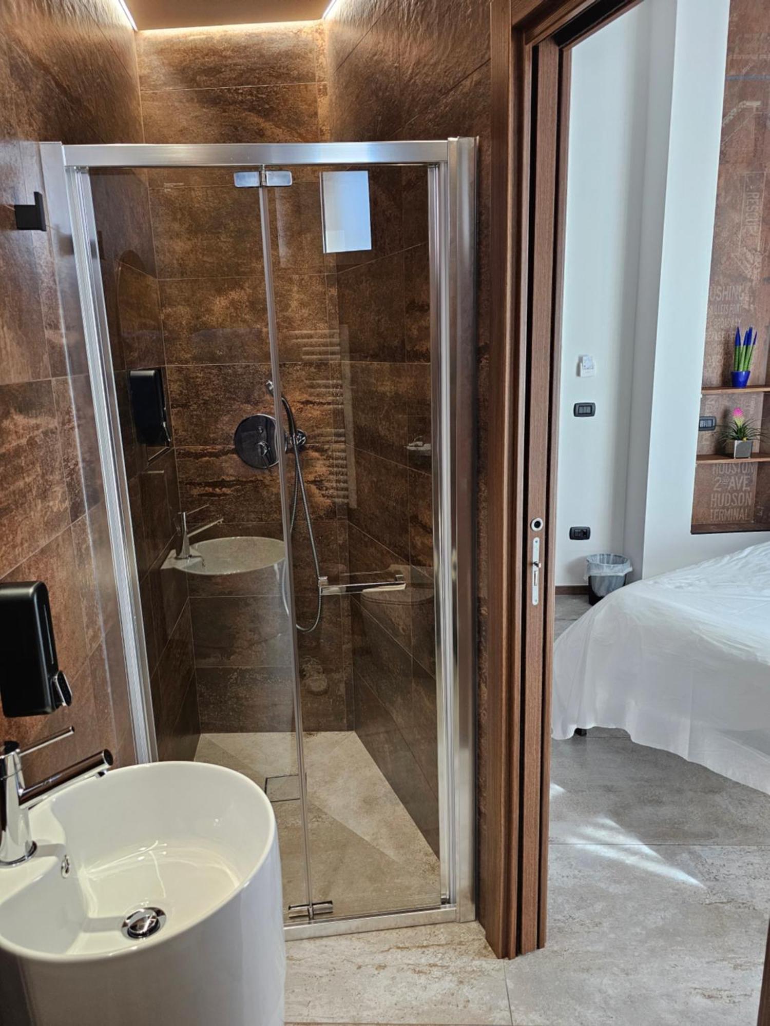 Binario1 Rooms 바를레타 외부 사진
